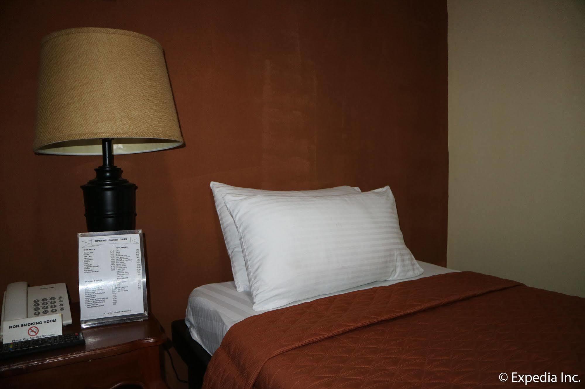 Spring Plaza Hotel Dasmarinas Εξωτερικό φωτογραφία