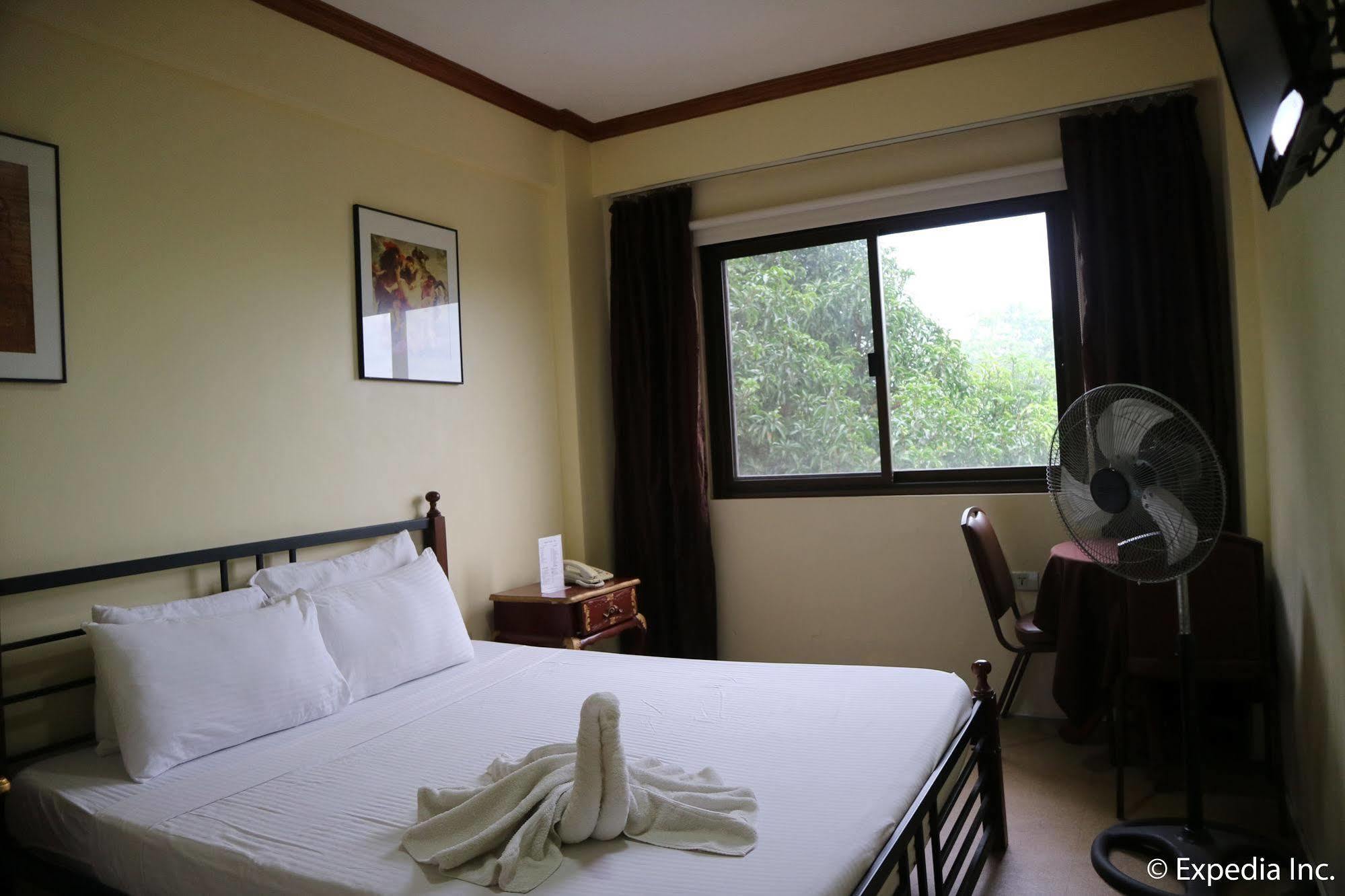 Spring Plaza Hotel Dasmarinas Εξωτερικό φωτογραφία